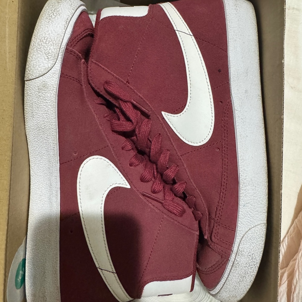 Nike Men's burgundy and White Athletic Shoes